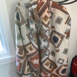Women’s scarf/poncho